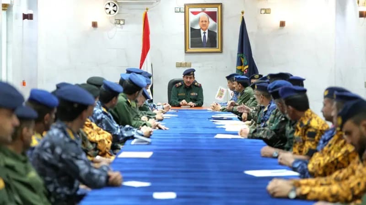 وزير الداخلية يترأس اجتماعاً لمدراء الأمن في المحافظات غير المحررة