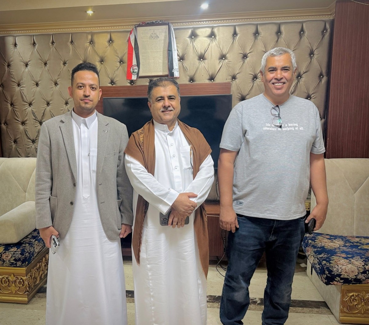 رئيس اتحاد الكرة والأمين العام يناقشان مع رئيس لجنة التسويق خطة تطوير الاستثمار والنقل التلفزيوني