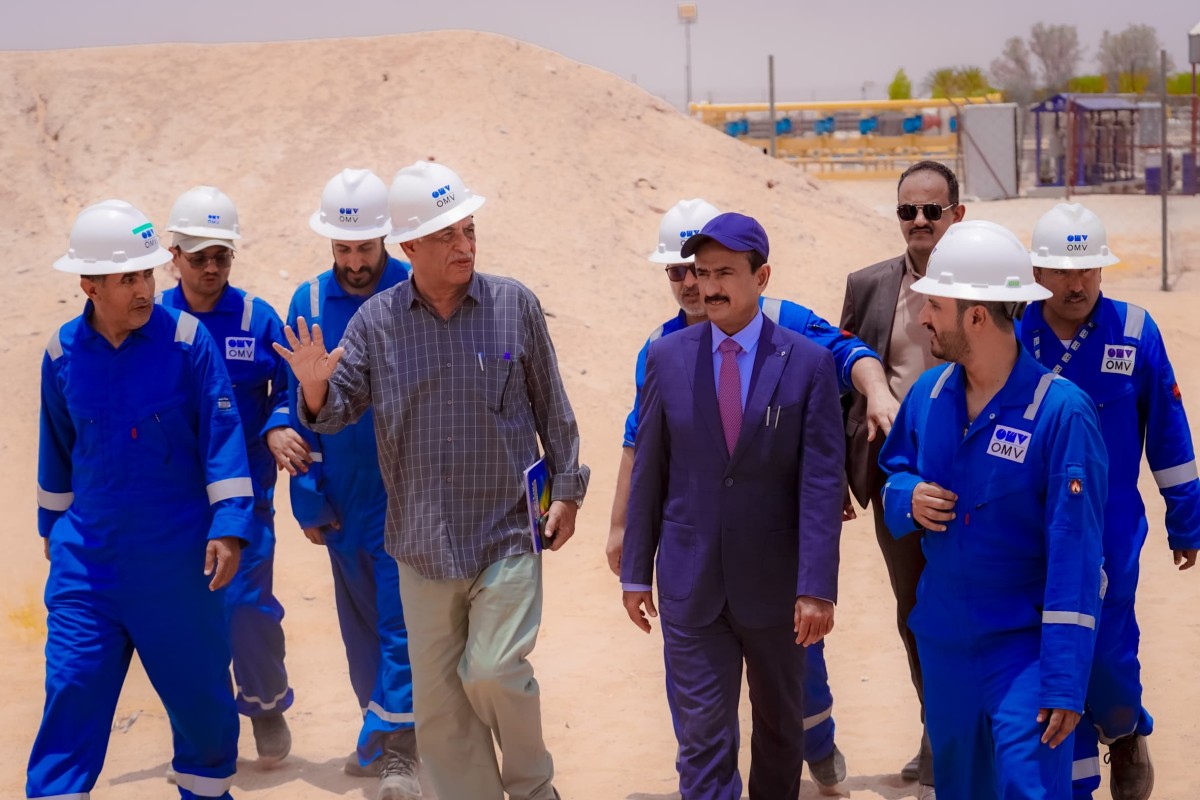 محافظ شبوة يزور قطاع  العقلة النفطي ، ويطالب باعادة تشغيله ، واستثمار موارده لدعم الاقتصاد الوطني