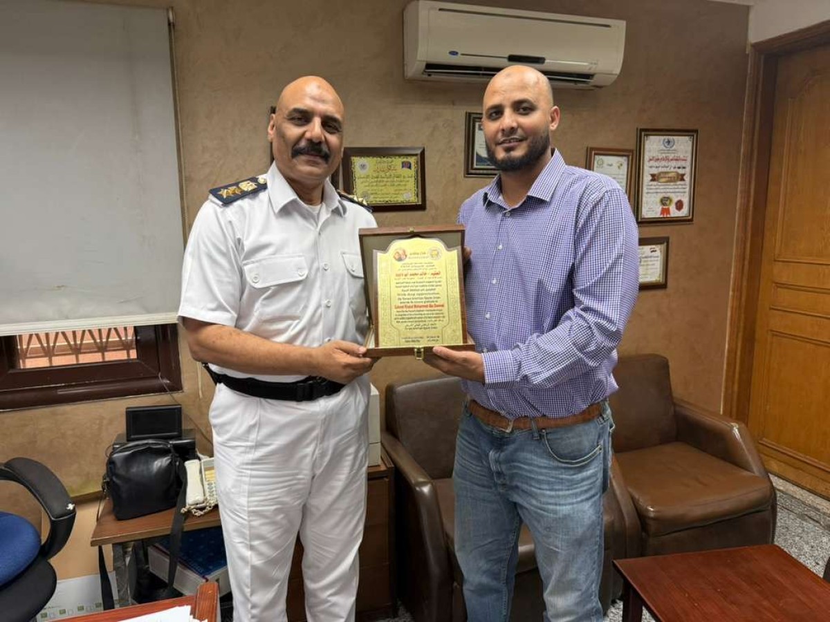 الاتحاد الرياضي اليمني الأمريكي يكرّم رئيس جوازات الجيزة تقديرًا لجهوده في خدمة الجالية