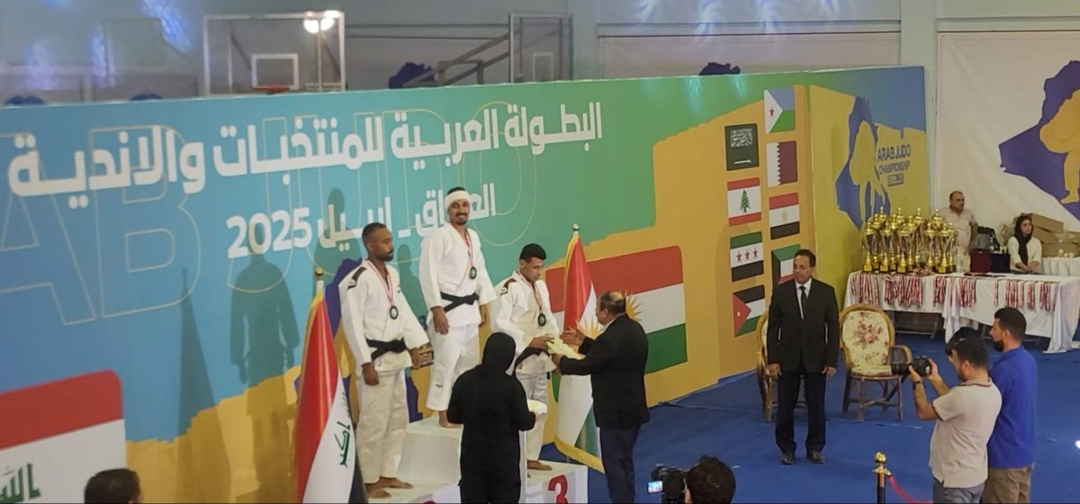 النجم علي خصروف يهدي اليمن إنجازًا ذهبيًا جديدًا في البطولة العربية للجودو