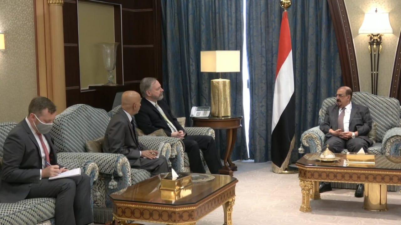 البركاني يناقش مع السفيرين الامريكي والبريطاني مستجدات الاوضاع في اليمن